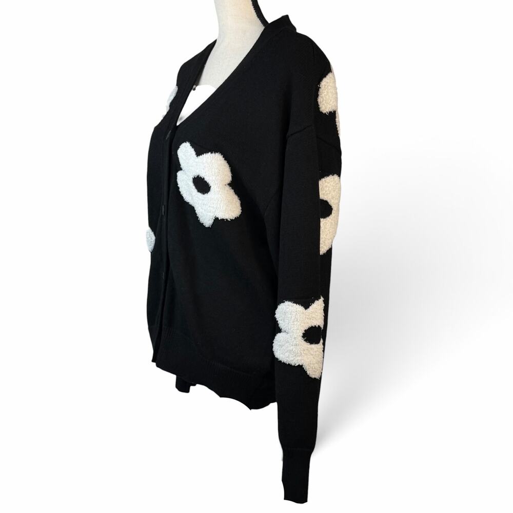 NEW Commense Daisy Flower Cardigan Vneck Sweater Black White Button Front XS - Picture 2 of 7